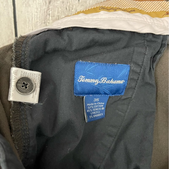 TOMMY BAHAMA SHORTS - Picture 4 of 5